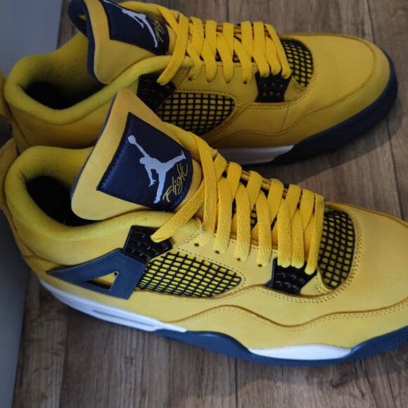 Jordan 4 Retro Lightning (2021) - Picture 8 of 8